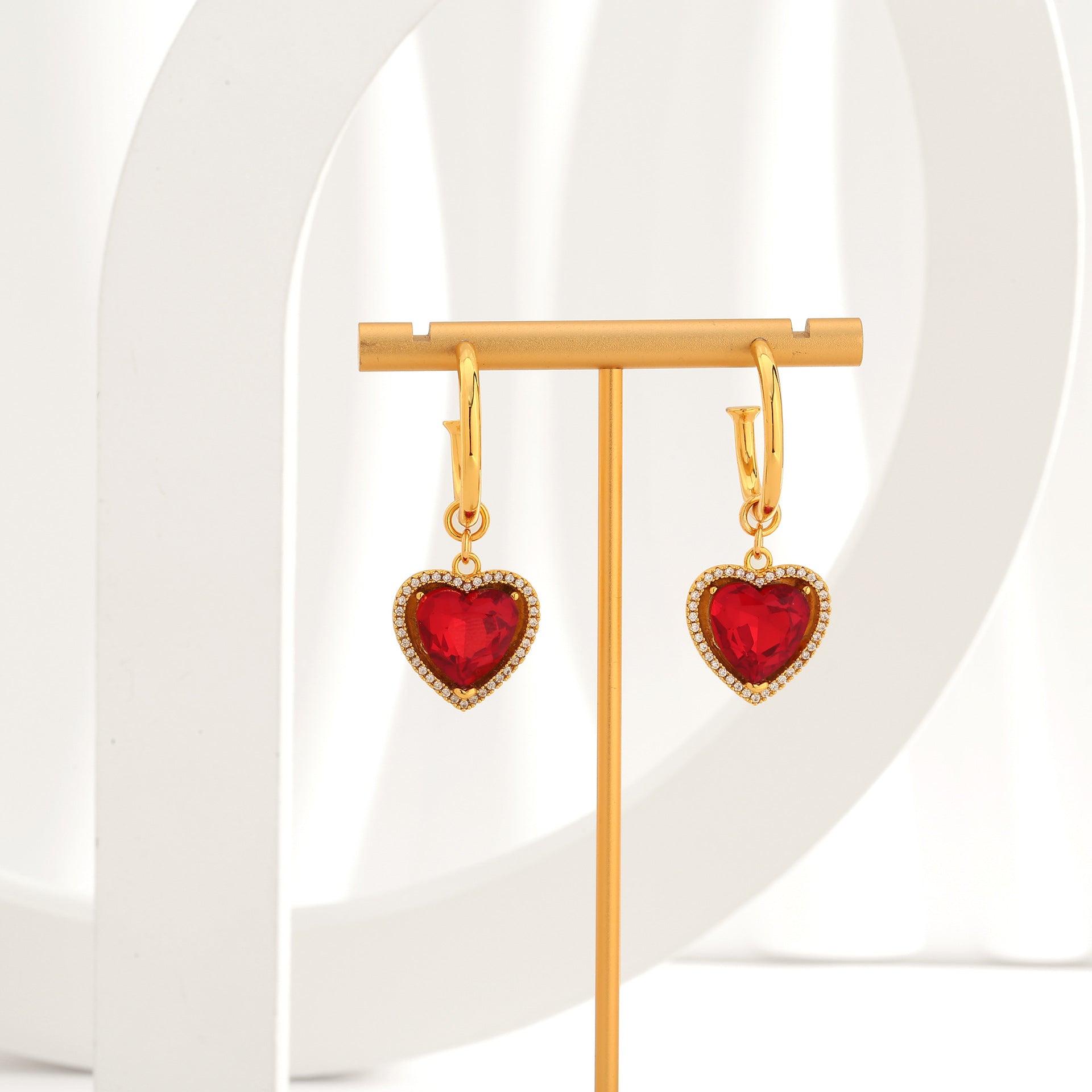 Light luxury retro red heart-shaped earrings, Herben-style noble lady's high-end and elegant ear rings, heart-shaped zircon earrings-0